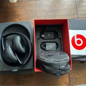 Beats Solo3 Wireless On-Ear Headphones